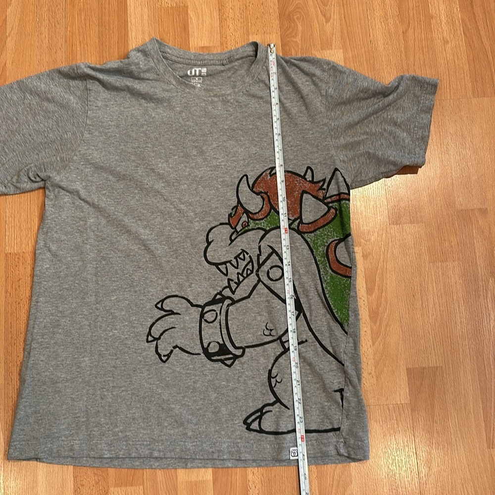 Uniqlo Gray Tee with Bowser Graphic (Green, Brown) - Picture 4 of 4